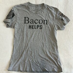 Grunt Style “Bacon Helps” tshirt small